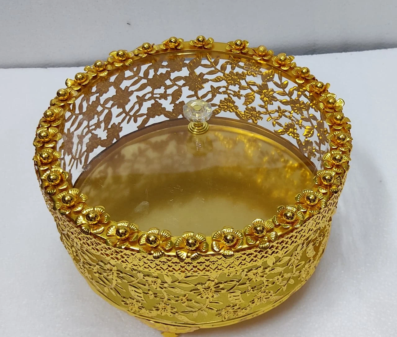 Luxurious Gold Filigree Decorative Bowl - Intricate Floral Openwork Design - Gold filigree bowl